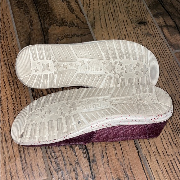 Hey Dude Women's Burgundy Flats - Picture 3 of 7